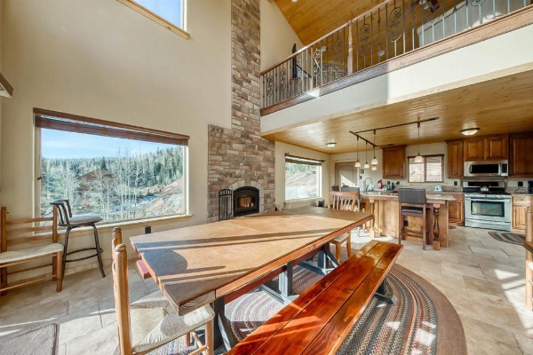 580 Hunter Ridge Dr - View~Topia image 8